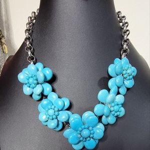Bossy Turquoise Flower necklace